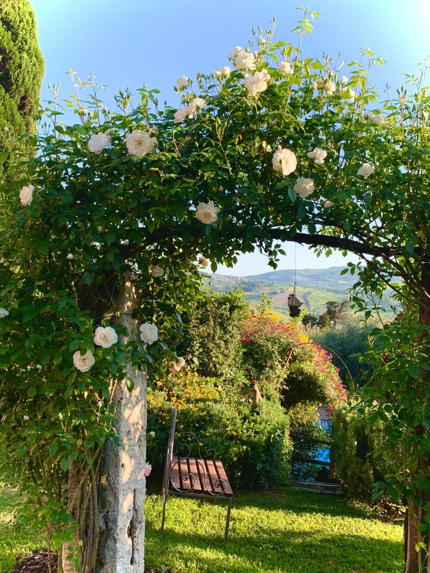 Il Broglino Villa Todi Exteriör bild